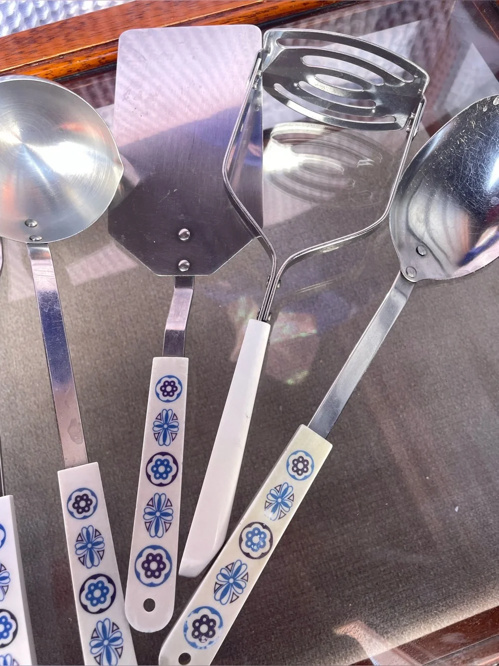 8 piece Vintage Ace Stainless Steel Kitchen Serving Utensil Set - White/Blue
